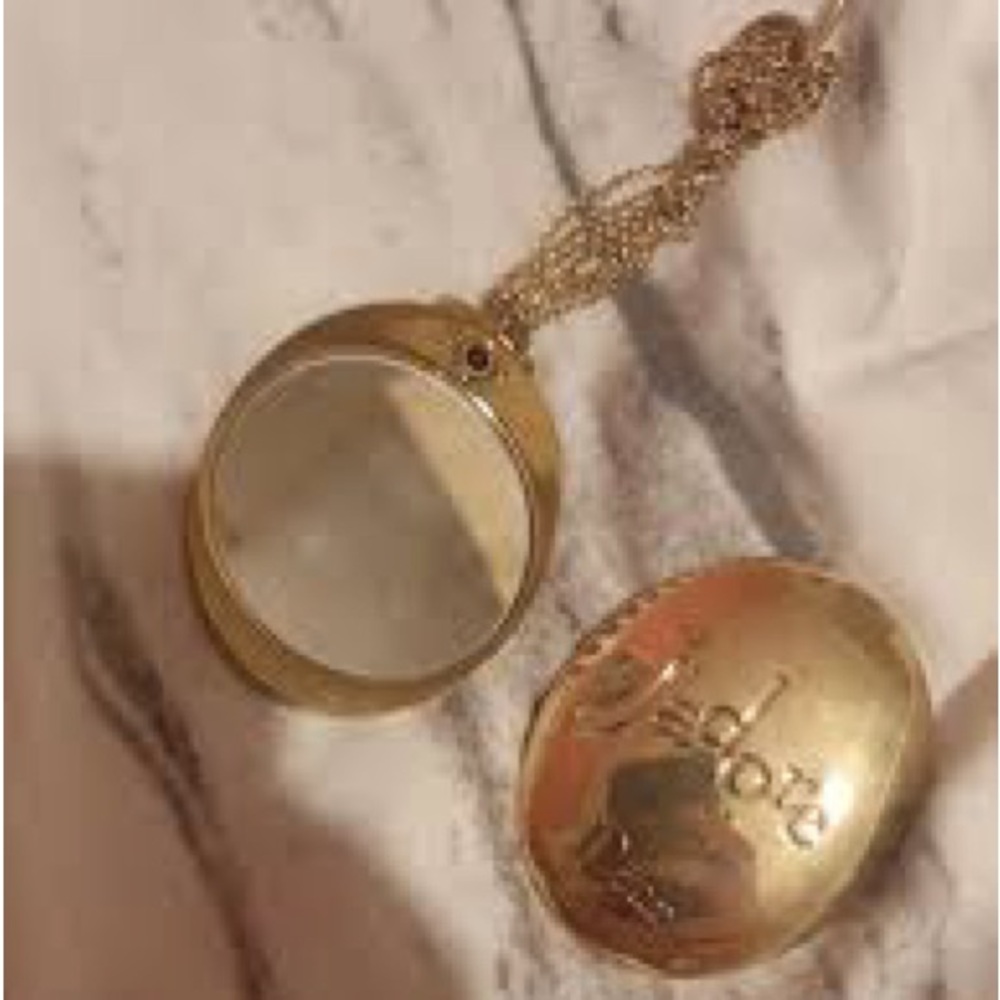 NEW Dior upcycled into a mirror pocket mirror